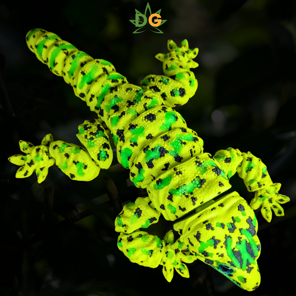 Yellow/Green Leachie Gecko Lizard | Glow in the Dark | Glass Eyes | 3D Printed Desk Pet